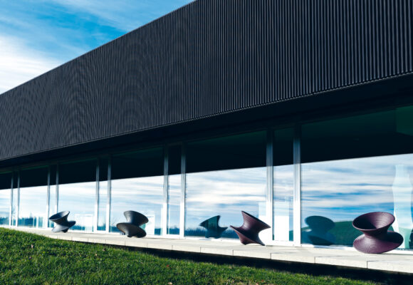 Magis_spun_ambient_mono_SD660_purple_anthracite_outdoor_01