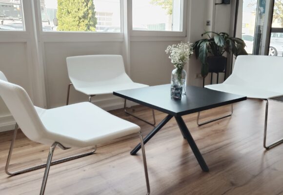 White armchairs with side table for an event