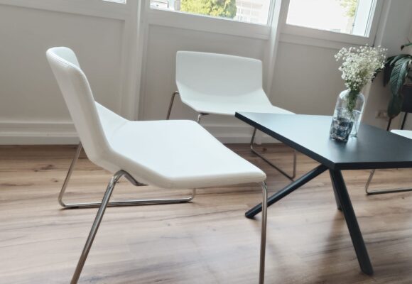 White armchairs with side table for an event